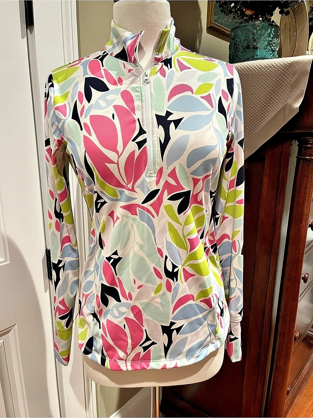 Tommy Bahama Golf Floral Quarter Zip Pullover Women'Small Abstract Golf Pullover